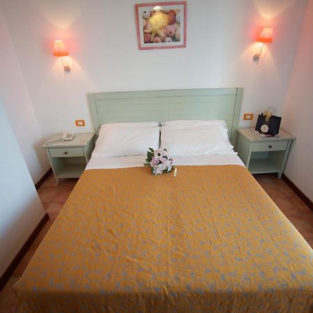 Hotel Villa Tramonto Direttamente Sul Mare San Vincenzo Zewnętrze zdjęcie